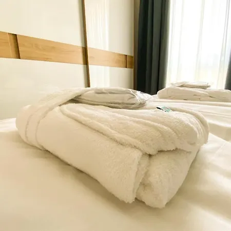 220 Lux Furnished Flat